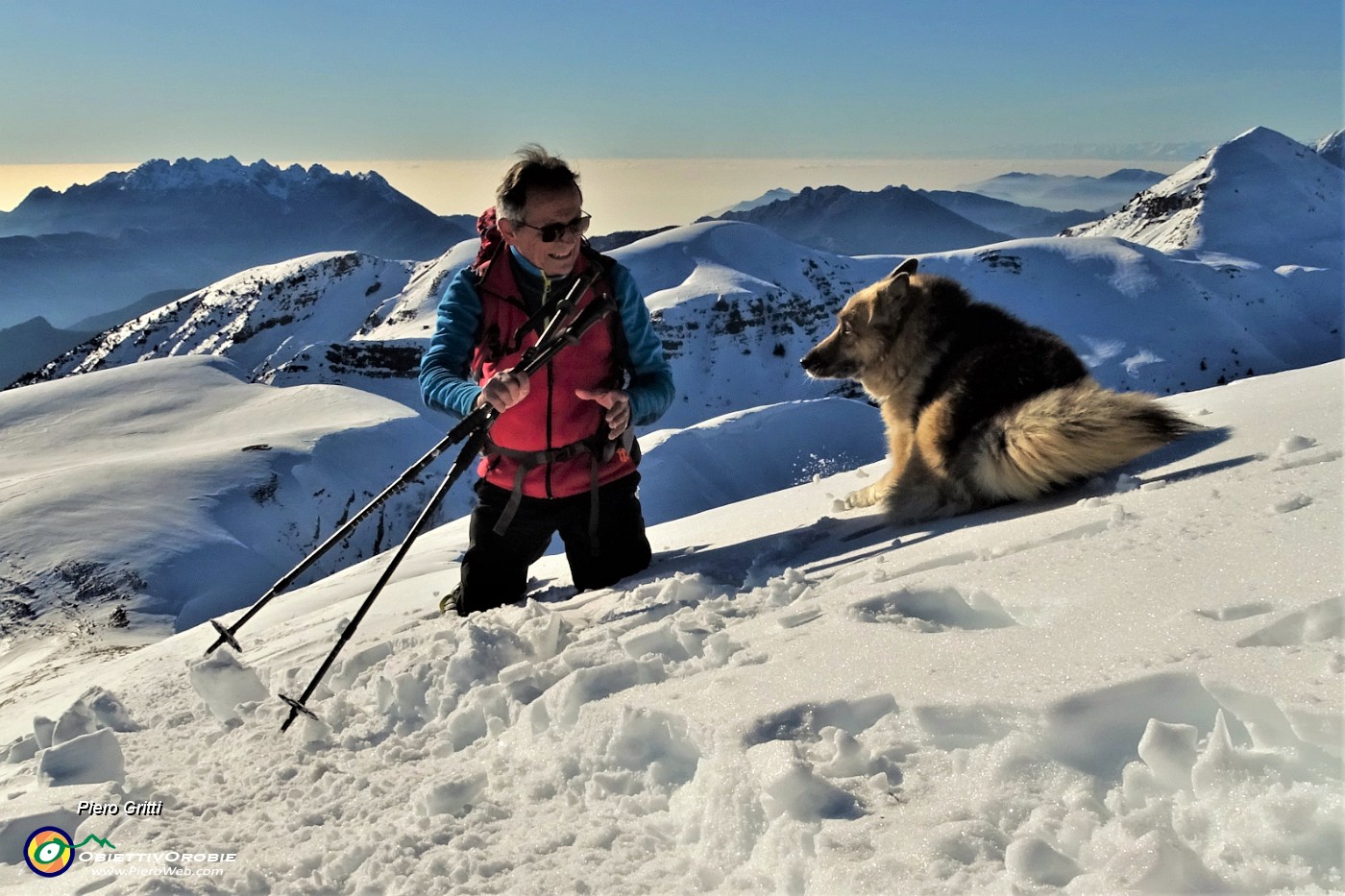 45 Sulla neve al sole godendo splendidi panorami si sta bene !.JPG